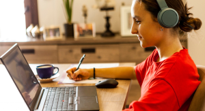 teenage-girl-logs-into-virtual-classroom