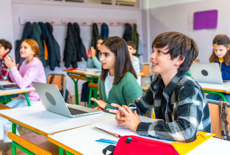 A full classroom of students shows the importance of average daily attendance to charter school funding.